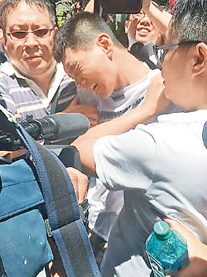 趙男落網後，警方將他移送刑事局偵辦，期間有不少台媒到場採訪。