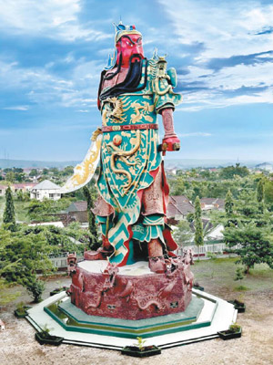 位於東爪哇的關公像號稱「東南亞最高神像」。