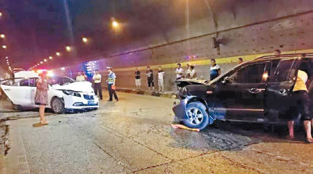 秦嶺二號隧道上周亦發生兩車相撞意外。（互聯網圖片）