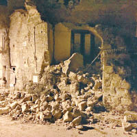 卡薩米喬拉受災最嚴重，多幢建築物倒塌。
