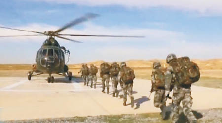 第76集團軍某旅特戰隊近日赴高原訓練。（互聯網圖片）