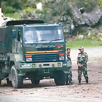 印度軍車和士兵在不丹駐紮。（互聯網圖片）