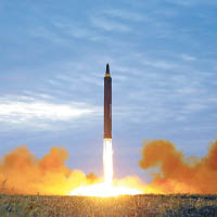 北韓多次試射火星十二型彈道導彈。