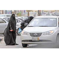 被禁駕駛的沙特婦女過往只能做乘客。