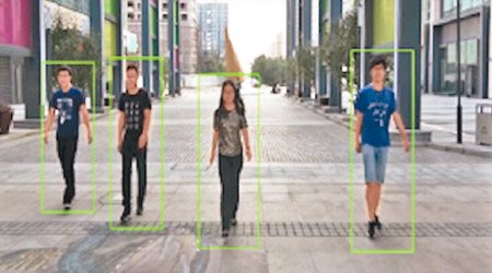 「步態識別」技術只看目標的走路姿態，就能準確辨識其身份。（互聯網圖片）