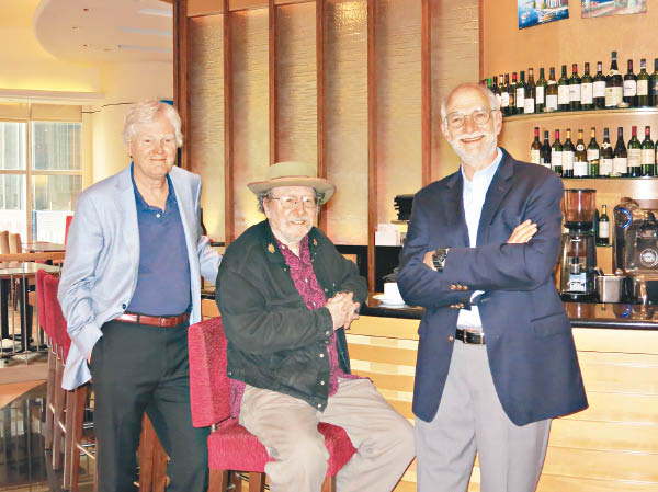 （左起）邁克爾‧楊、霍爾、羅斯貝什<br>三人當年來港接受邵逸夫生命科學與醫學獎時所攝。