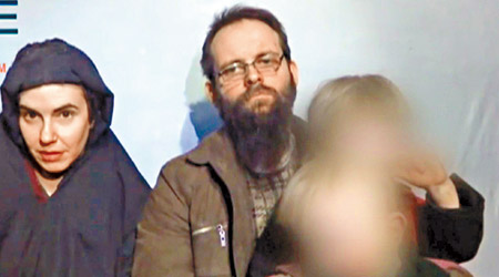 科爾曼（左）與波伊爾被塔利班綁架多年。