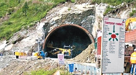 據報印軍將加強中印邊境所有地區的道路建設。