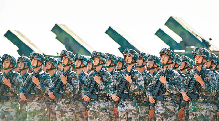 解放軍代表紛擁護習近平的政治報告，努力建設世界一流軍隊。