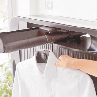 燙衫機Effie會燙平掛上的衣服（圖）。（互聯網圖片）