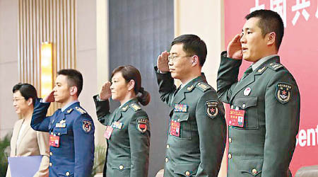 劉芳（中）稱中國軍隊的「朋友圈」愈來愈大。（互聯網圖片）