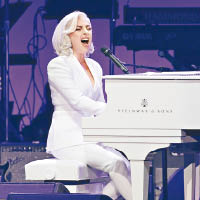 歌手Lady Gaga亦有獻唱。（美聯社圖片）