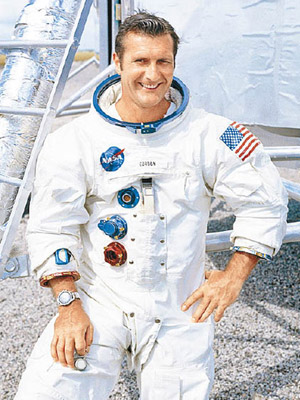 戈登曾執行繞月飛行任務。