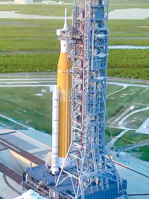 從高處目睹巨型火箭的模樣。（NASA圖片）