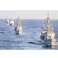 日本的（前起）卷波號、電號，與美國的邦克山號、普雷布爾號參與軍演。