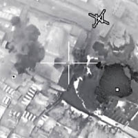 美軍公開轟炸圖片。（互聯網圖片）