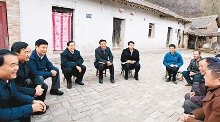 郭聲琨（左四）前往陝西調研。（互聯網圖片）