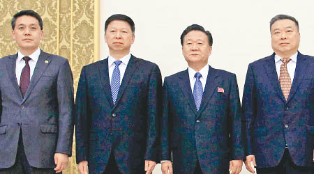 宋濤（左二）早前出訪北韓。（資料圖片）