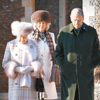 英女王與菲臘親王會預先前往莊園等候其他成員。（資料圖片）