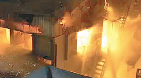 大阪一幢住宅發生大火。