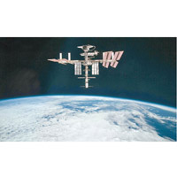 無人貨運飛船「龍」負責向國際太空站（圖）運送物資。（資料圖片）