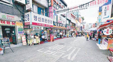限韓令下中國遊客銳減，首爾購物區冷冷清清。（資料圖片）