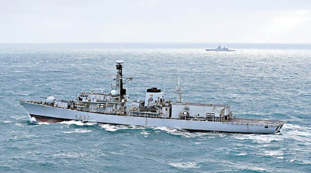 俄羅斯軍艦（圖）日前駛經英倫海峽，英國海軍沿途監視。（互聯網圖片）