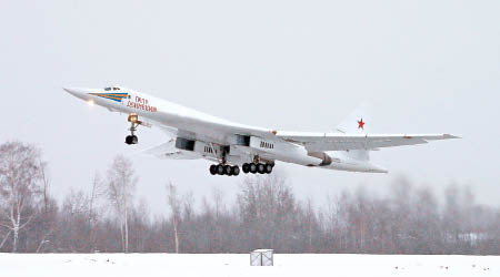 圖為新型超音速戰略轟炸機圖-160M2。（互聯網圖片）