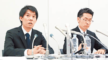 Coincheck社長和田晃一良（左）開記招道歉。（資料圖片）