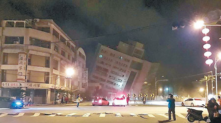 大樓傾斜<br>花蓮地震，一座住宅大樓嚴重傾斜。（互聯網圖片）
