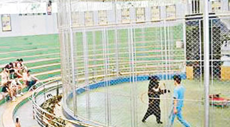 廣州動物園結束馬戲表演，惟馬戲團團長拒絕搬離。（互聯網圖片）