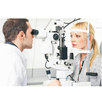 近視者驗眼後將可用納米眼藥水改善視力。