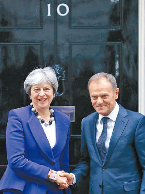 文翠珊（左）與圖斯克共進午餐，商談英國脫歐事宜。