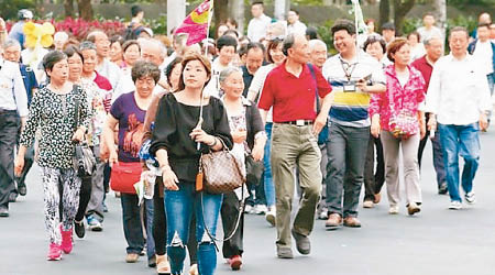 赴台陸客一年後恐只剩下散客。（資料圖片）