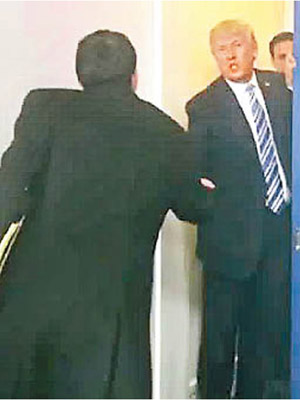 特朗普接見鄭義溶後，罕有地走進白宮新聞室。