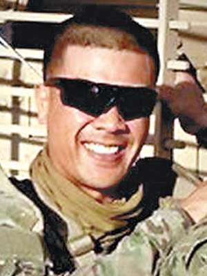 艾伯特‧黃為退伍美國陸軍步兵。