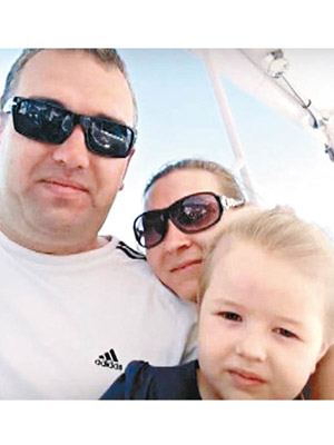 拿爾科夫（左）與妻子因娜（中）及女兒（右）阿琳娜遇害身亡。（互聯網圖片）