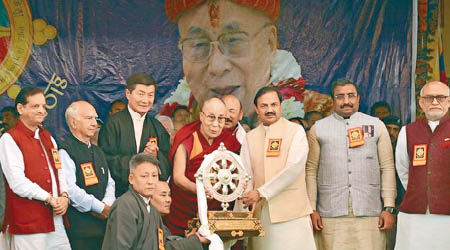 達賴（前右四）在印度出席活動。（互聯網圖片）
