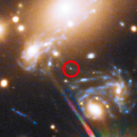 伊卡洛斯（紅圈示）正飄浮在星系團中間。