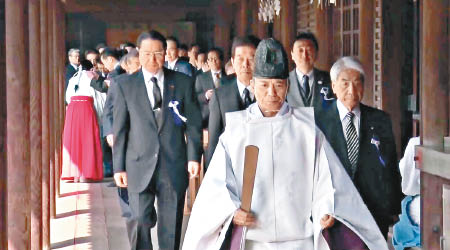 日本七十六名議員前往參拜靖國神社。（互聯網圖片）