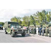 多明尼加接收了台方所贈的悍馬車。（互聯網圖片）