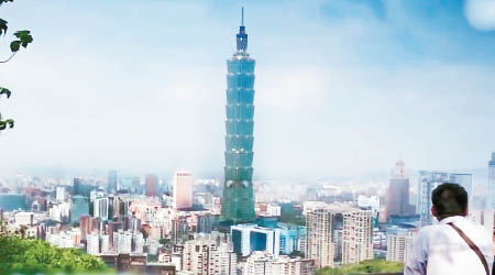 解放軍的繞台巡航宣傳片中，出現台灣地標台北101大樓。（互聯網圖片）