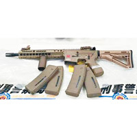 Spike's Tactical Mod ST-15步槍<br>原產國：美國<br>口徑：5.56毫米<br>特點：射速快，一分鐘可射900發子彈