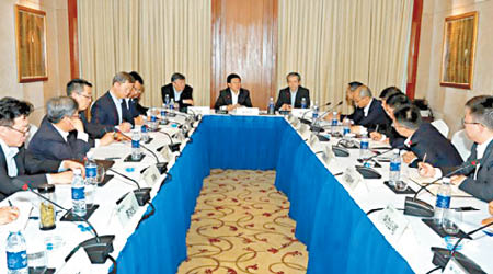趙克志在金邊與在柬的中資企業代表舉行座談。（互聯網圖片）