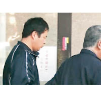 勝田州彥（左）因另一宗案件而入獄。