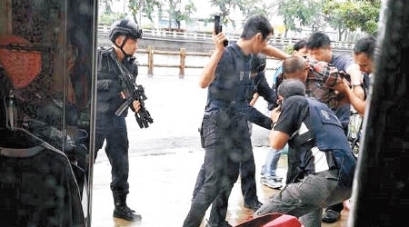 警方連開十六槍緝捕商男。（互聯網圖片）