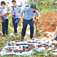 警方起回李男的遺體。（互聯網圖片）