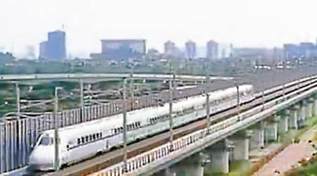江門至湛江鐵路時速可達二百公里。（互聯網圖片）