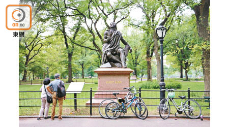 紐約市內的雕像，絕大多數為男性。（胡凱文攝）