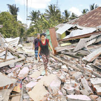 龍目島多幢建築物在地震中被摧毀。